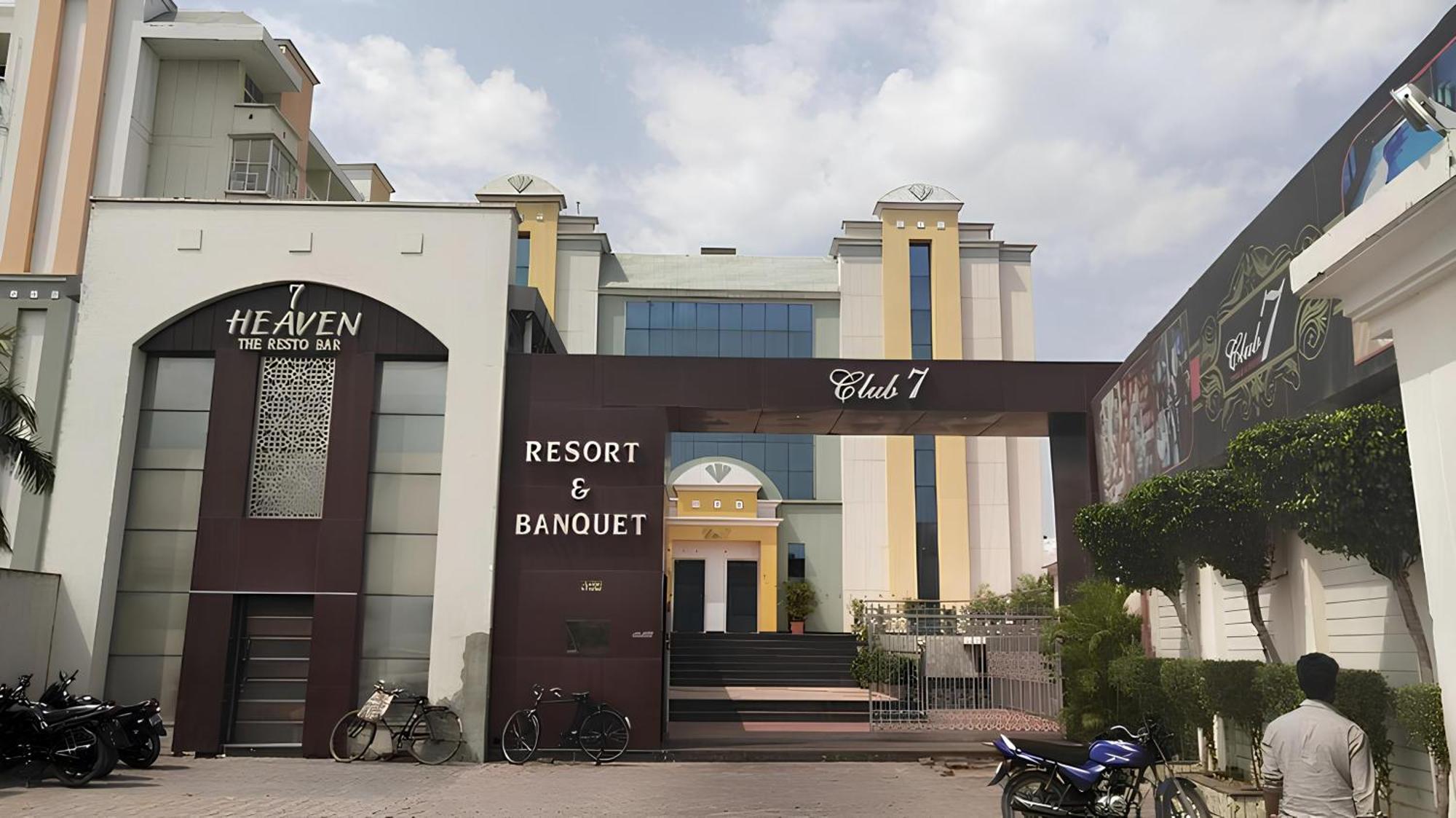 Club 7 Resort And Banquets Bareilly Exterior foto