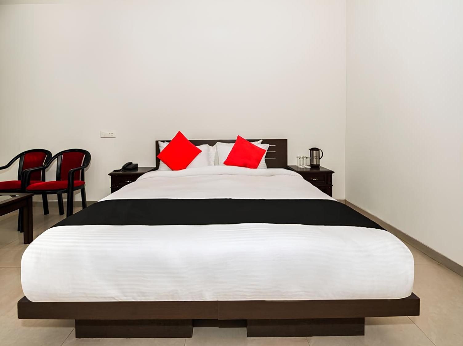 Club 7 Resort And Banquets Bareilly Exterior foto